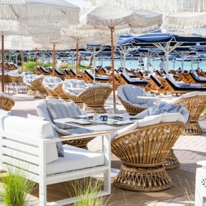 How Luxury Garden Accessories Handle Weather Exposure Over Time