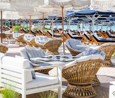 How Luxury Garden Accessories Handle Weather Exposure Over Time